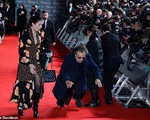 BAFTAs 2020: Diễn viên Al Pacino ngã trên thảm đỏ