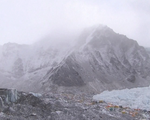 Nepal ngừng cấp phép leo núi Everest vì COVID-19