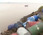 Đổ trộm hoá chất xuống sông Hồng