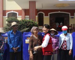 Tổng cục Phòng chống thiên tai trao tặng bồn chứa nước cho người dân ĐBSCL