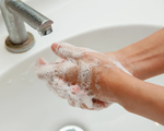 Nghiên cứu về khoảng cách giới trong việc rửa tay