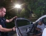 Hai cảnh sát trong vụ bắn chết người da màu ra đầu thú