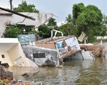 Sạt lở khiến 5 căn nhà sụp xuống sông Cần Thơ