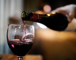 Rượu vang Pháp tồn kho vì dịch biến thành… nước rửa tay