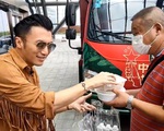 Tạ Đình Phong bị cư dân mạng phản đối vì không đeo khẩu trang khi đi tour Vũ Hán