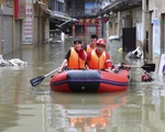 Trung Quốc nâng mức báo động lũ lụt và bão tại nhiều địa phương