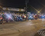 Hàng nghìn người dân đi xe máy từ TP Hồ Chí Minh về quê trong đêm gây ùn tắc nghiêm trọng
