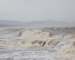 Áp thấp nhiệt đới áp sát vùng biển Khánh Hòa - Ninh Thuận, gió giật cấp 9