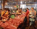 Từ người chăn nuôi đến mâm cơm gia đình, giá thịt lợn cao hơn ít nhất 3 lần