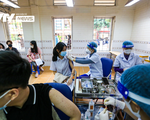 Tiêm phòng COVID-19 cho học sinh lớp 9 ở Hà Nội