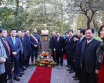 Thủ tướng Phạm Minh Chính dâng hoa tưởng nhớ Bác Hồ, thăm 'không gian Hồ Chí Minh' tại TP Montreuil