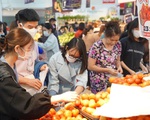 Thị trường Hà Nội ngày đầu năm mới: Hàng hóa dồi dào, giá tăng nhẹ