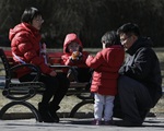 Tỷ lệ sinh giảm mạnh, Trung Quốc khuyến khích người dân sinh con