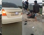 Ô tô đâm xe máy điện trên cầu, học sinh rơi xuống sông tử vong