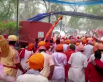 Người dân Ấn Độ đổ xô tham dự lễ hội Holi bất chấp nguy cơ lây lan dịch bệnh