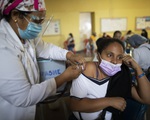 Venezuela đề xuất đổi dầu lấy vaccine ngừa COVID-19