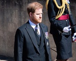 Hoàng tử Harry hoãn về Mỹ với vợ, ở lại đến sinh nhật nữ hoàng Anh