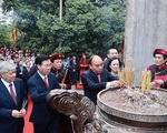Chủ tịch nước Nguyễn Xuân Phúc dâng hương tưởng nhớ các Vua Hùng