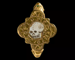 Phát hiện kho báu tiền vàng thời Trung Cổ và nhẫn hình đầu lâu ở xứ Wales
