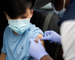 WHO khuyến cáo vẫn cần đeo khẩu trang dù đã tiêm vaccine