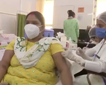 Ấn Độ tiêm miễn phí vắc xin COVID-19 cho người trưởng thành