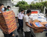 Cảnh sát biển tặng hơn 1.000 suất quà cho người nghèo 19 tình thành phía Nam bị ảnh hưởng COVID-19