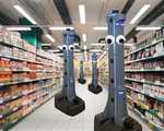 Robot giám sát vệ sinh phòng dịch tại siêu thị