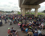 Người dân ùn ùn về quê, nhiều chốt giao thông TP Hồ Chí Minh ùn tắc