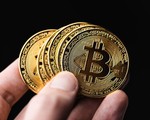 Bitcoin bật tăng, vượt 48.000 USD