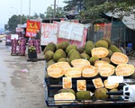 Ùn tắc cửa khẩu, mít, sầu riêng... 'đổ bộ' đường phố Hà Nội