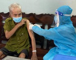 Hà Nội tiêm vaccine phòng COVID-19 cho người già yếu tại nhà