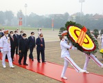 Các đại biểu Quốc hội dự kỳ họp bất thường vào Lăng viếng Chủ tịch Hồ Chí Minh
