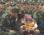 Chúng tôi chiến sĩ: Chiến sĩ trẻ nghẹn ngào khi lần đầu được gặp con gái