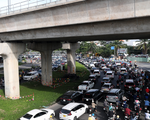 TP Hồ Chí Minh: Khu vực cầu vượt Nguyễn Hữu Cảnh thành điểm nóng kẹt xe
