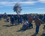 Hai máy bay va chạm và rơi tại buổi trình diễn máy bay ở Texas