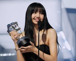 Lisa (BLACKPINK) - Nghệ sĩ solo K-Pop đầu tiên đồng thắng giải tại VMAs và EMAs