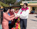 Hoa hậu Lương Thuỳ Linh đưa Tết hạnh phúc với đồng bào vùng cao