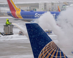 Các hãng hàng không hủy 2.700 chuyến bay ở Mỹ do bão tuyết