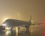 Sương mù dày đặc, hàng chục chuyến bay không thể hạ cánh