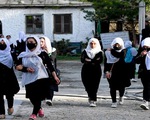 Taliban lại đóng cửa trường trung học nữ sinh