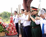 Chủ tịch nước dâng hương tưởng niệm các Anh hùng liệt sĩ tại Thành cổ Quảng Trị