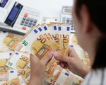 ECB chấm dứt chính sách nới lỏng tiền tệ