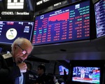 Dow Jones giảm hơn 700 điểm