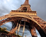 Tháp Eiffel đang rỉ sét nặng và cần được tu sửa?