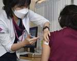 Hàn Quốc tiêm mũi vaccine thứ tư cho người trên 50 tuổi
