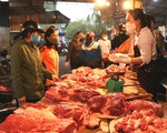 Giá thịt lợn tăng, người chăn nuôi chưa mừng đã lo