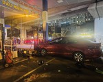 Hà Nội: "Xe điên" lao vào cây xăng, 8 người bị thương