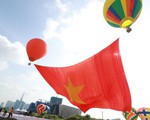 TP Hồ Chí Minh thả khinh khí cầu kéo đại kỳ mừng lễ Quốc khánh
