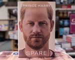 Hồi ký của Hoàng tử Harry bán được 1,4 triệu bản trong ngày đầu tiên