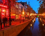 Phố đèn đỏ của Amsterdam trấn áp vấn nạn cần sa